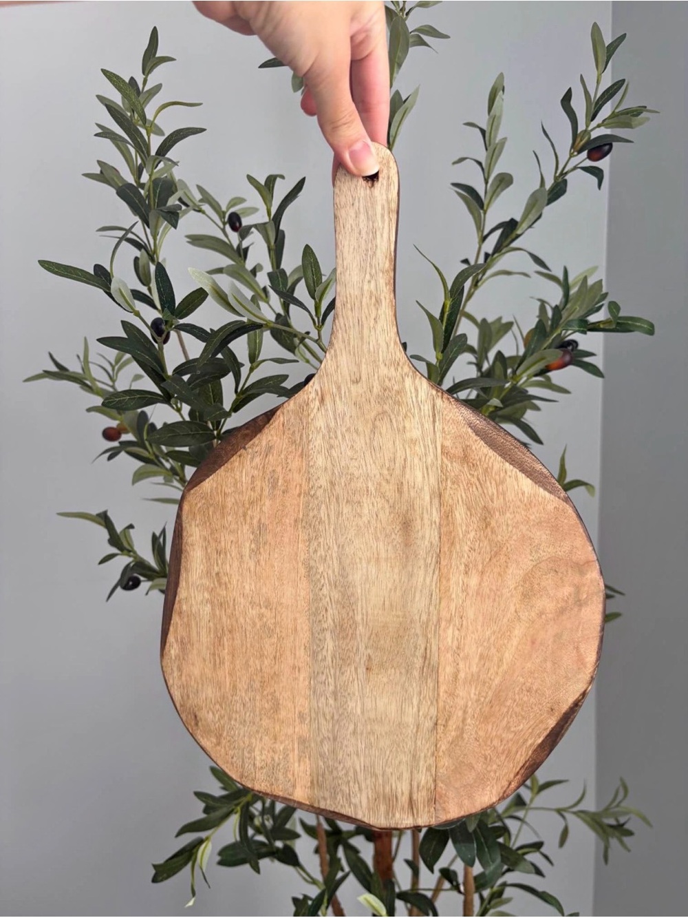 Natural Wooden Paddle Cutting Board - Round Handle